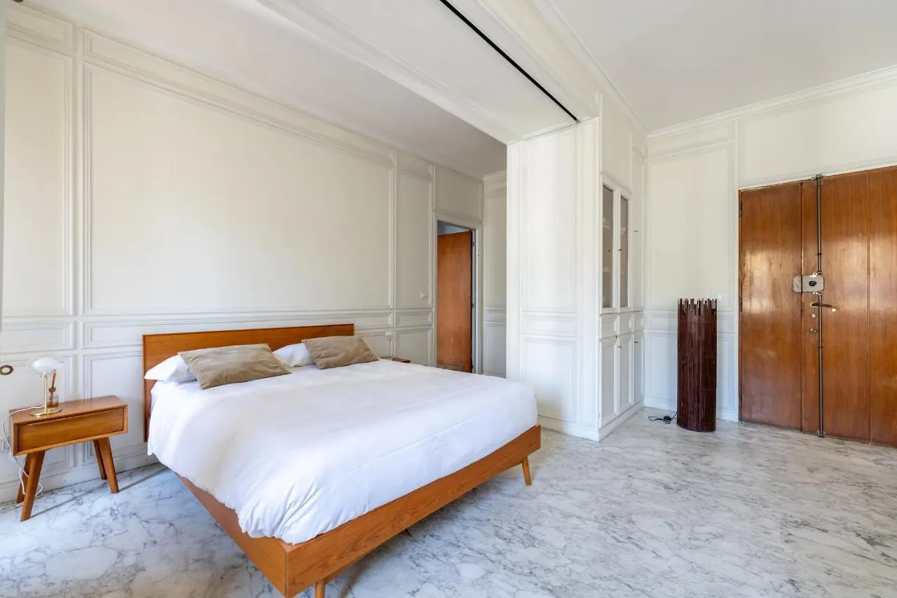 White Suite In Rome