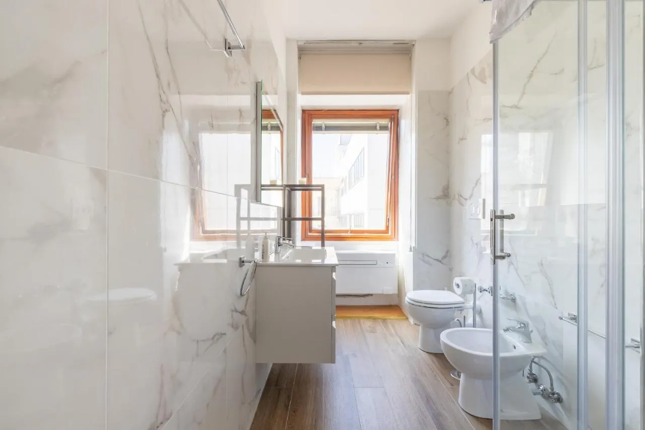 White Suite In Rome Apartment