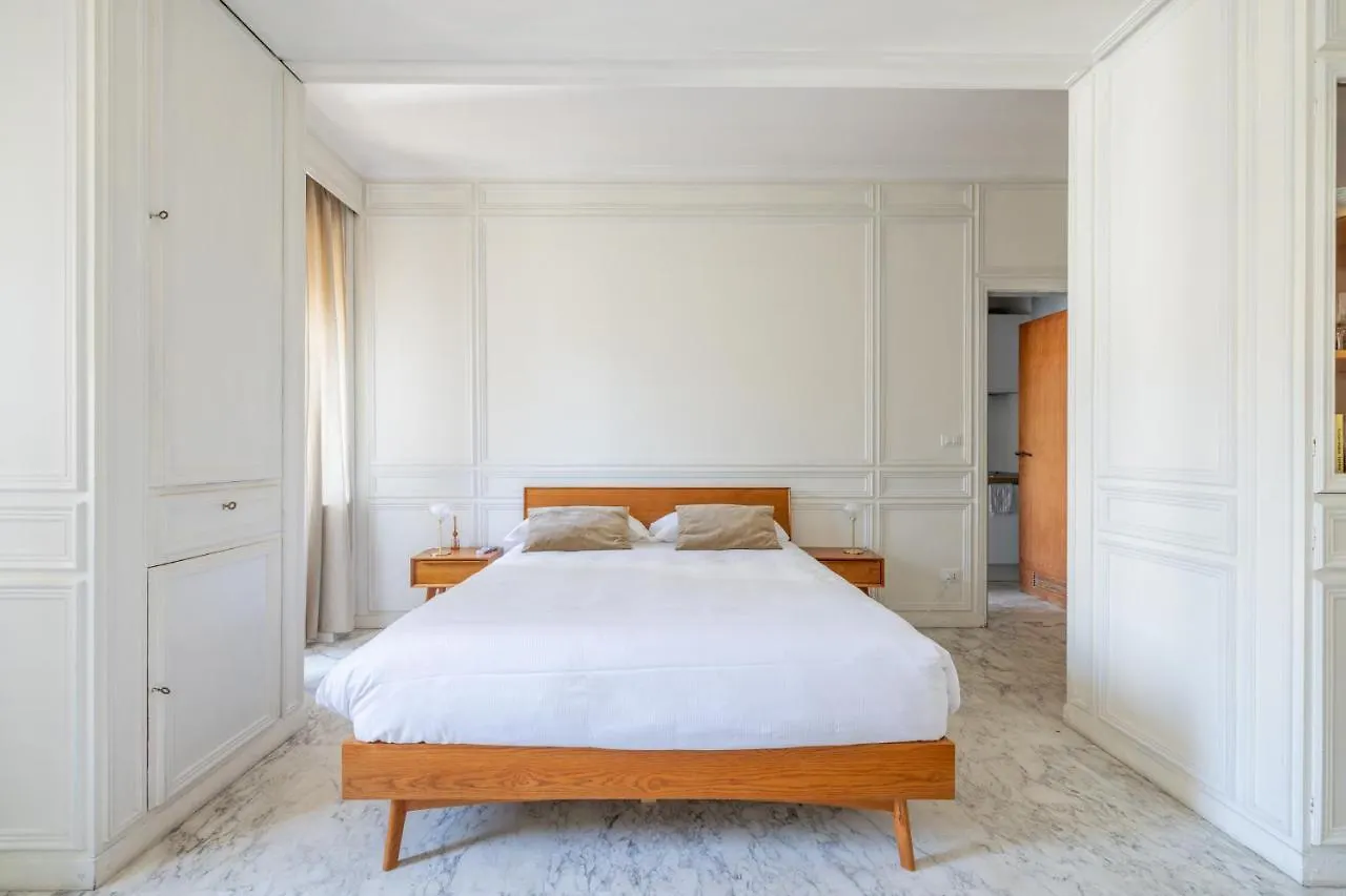 Apartment White Suite In Rome Italy