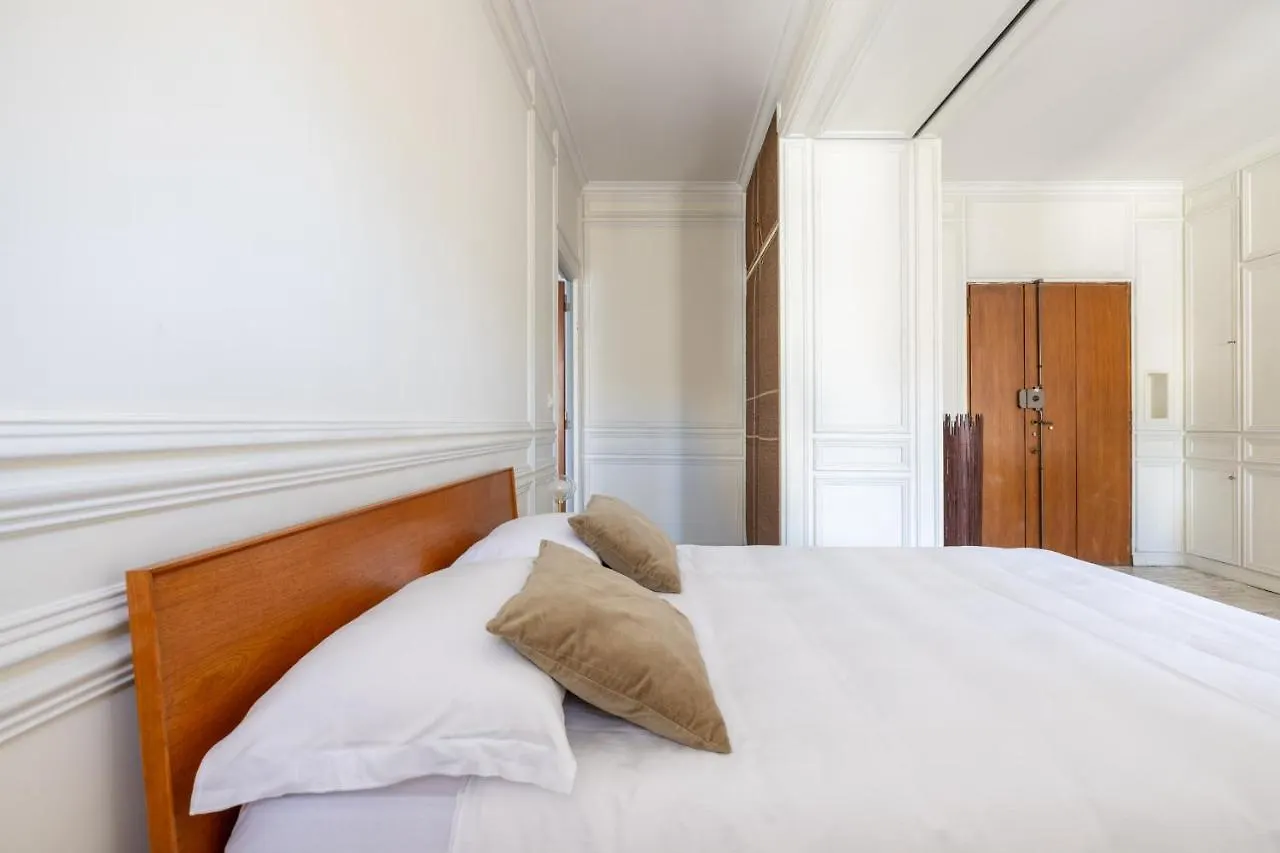 White Suite In Rome 0*,